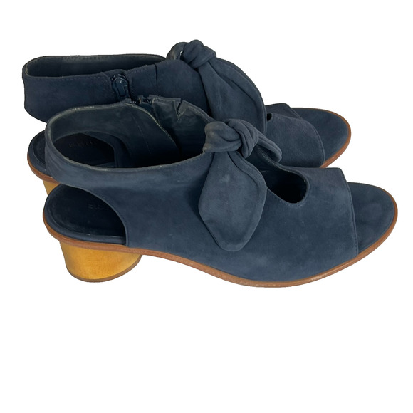 Bernardo Sandals Women's 9.5 Luna Navy Suede Leather Round Block Heel Peep Toe - Picture 1 of 16